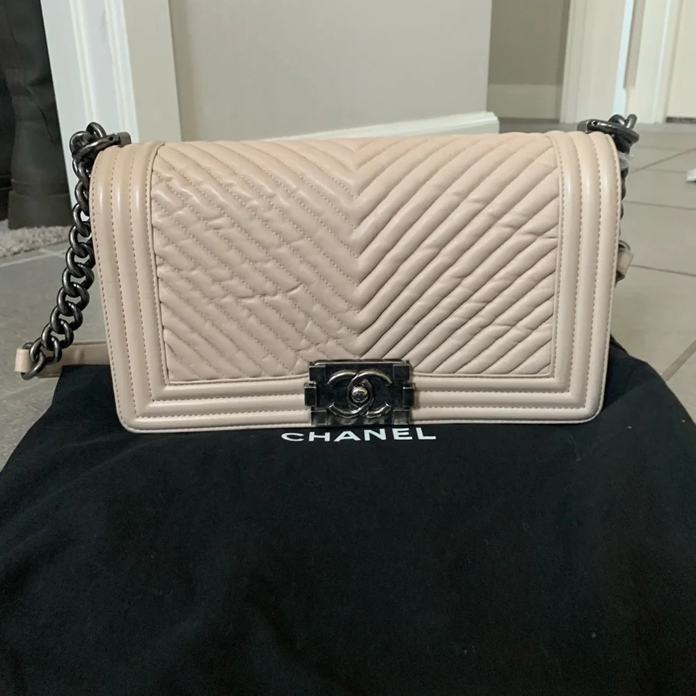 Chanel boy ivory ltd edition wrinkled leather gunmetal hardware medium chevron - Picture 4 of 10